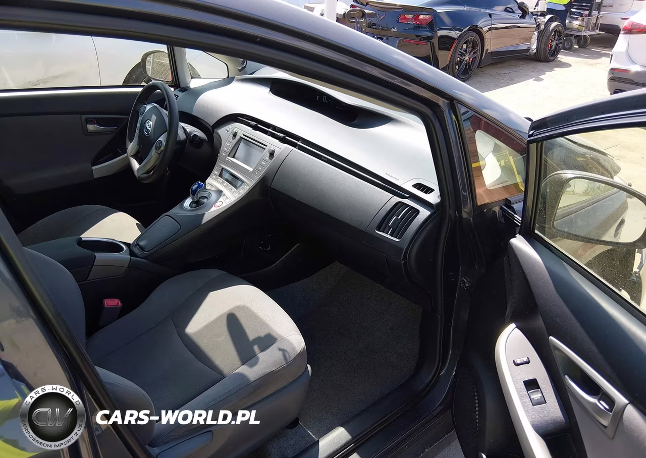 2013 Toyota Prius Three VIN:JTDKN3DU2D5644925 - 5