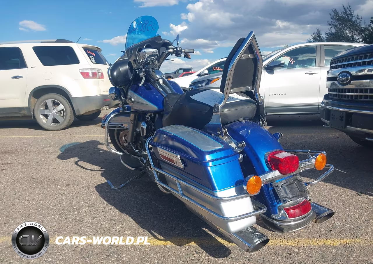 2010 Harley-Davidson Flhtcu VIN:1HD1FC419AB612709 - 3