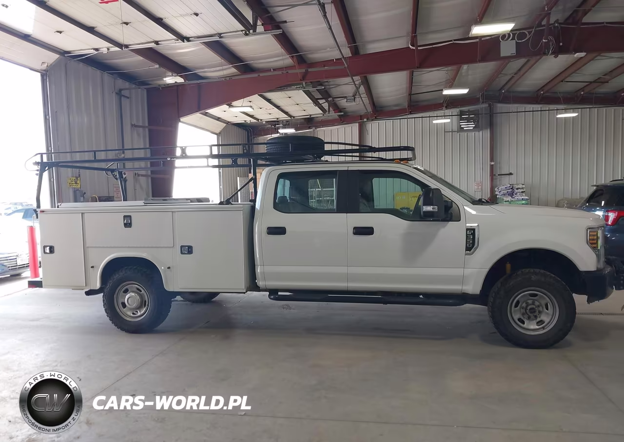 2018 Ford F-350 Chassis Xl VIN:1FD8W3F67JEC69658 - 18