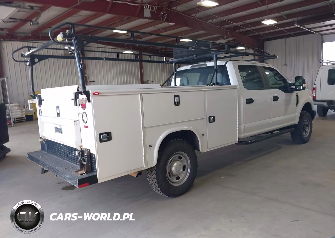 2018 Ford F-350 Chassis Xl VIN:1FD8W3F67JEC69658 - 4