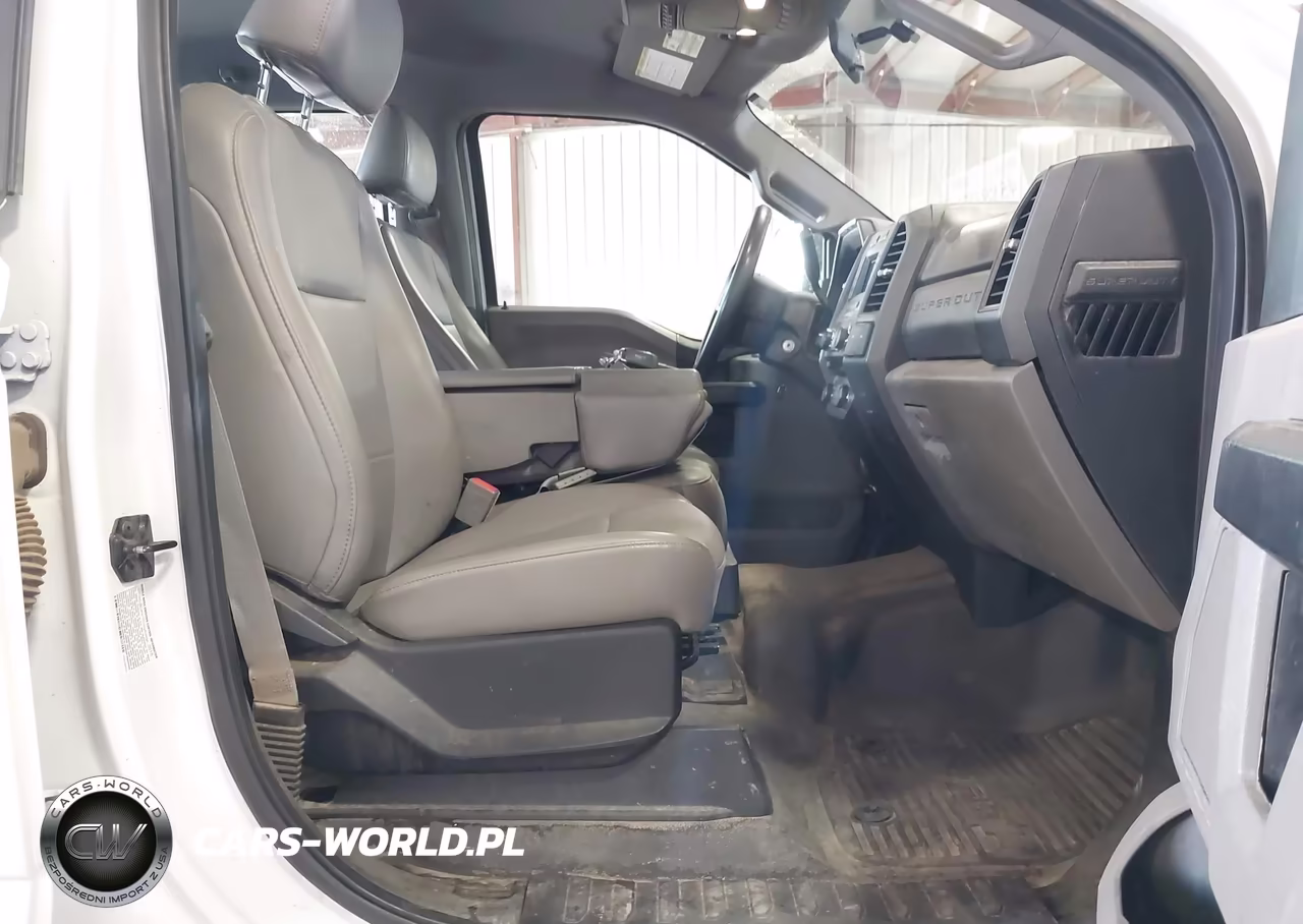 2018 Ford F-350 Chassis Xl VIN:1FD8W3F67JEC69658 - 5