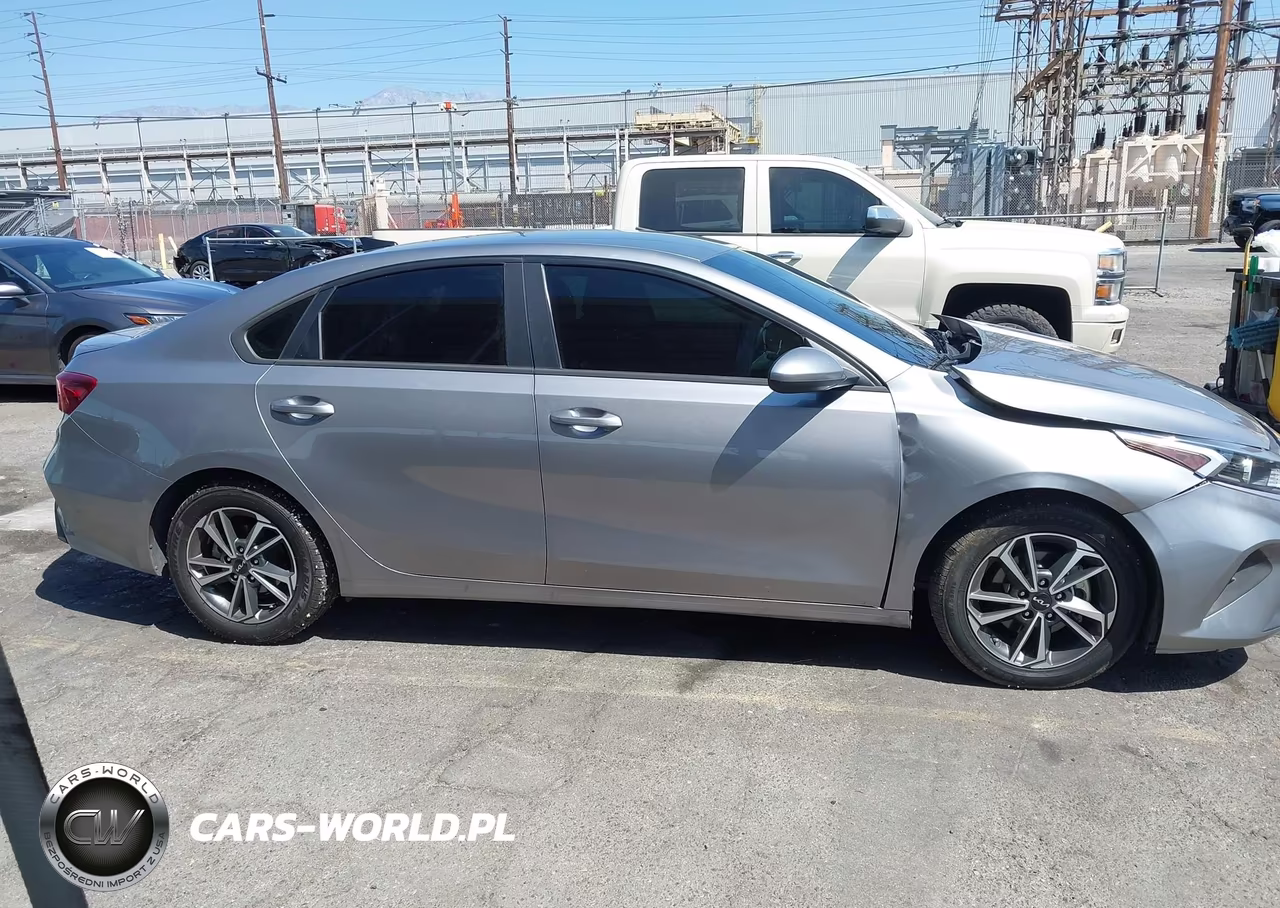 2023 Kia Forte Lxs VIN:3KPF24AD8PE540212 - 13