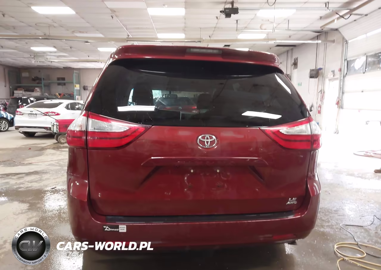 2017 Toyota Sienna Le 7 Passenger VIN:5TDJZ3DC9HS159964 - 16