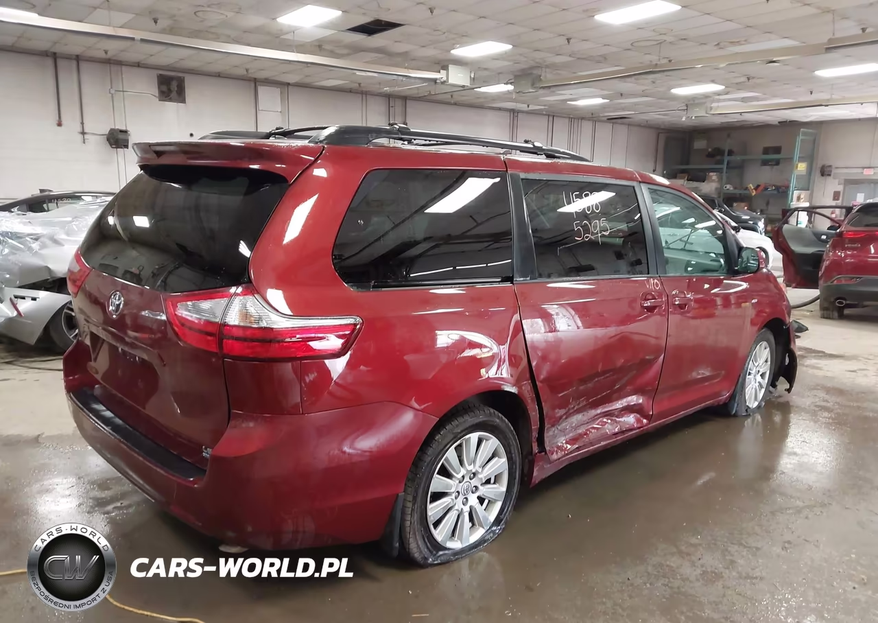 2017 Toyota Sienna Le 7 Passenger VIN:5TDJZ3DC9HS159964 - 4