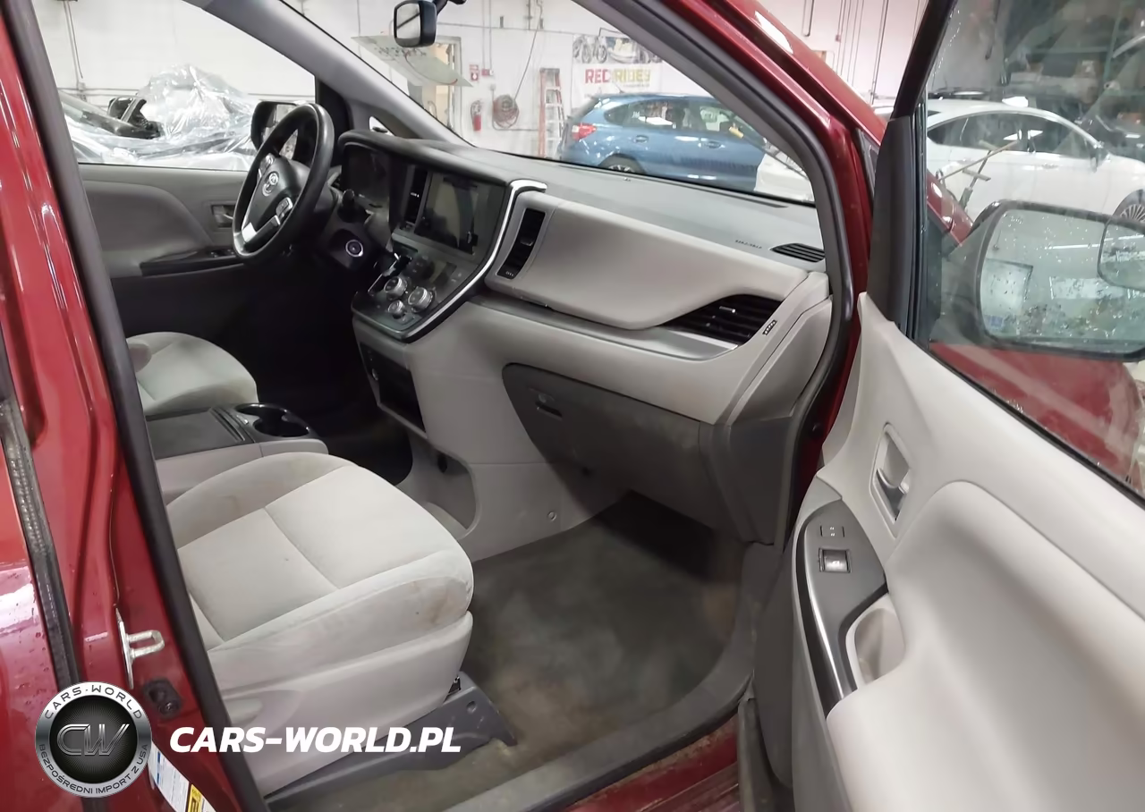 2017 Toyota Sienna Le 7 Passenger VIN:5TDJZ3DC9HS159964 - 5