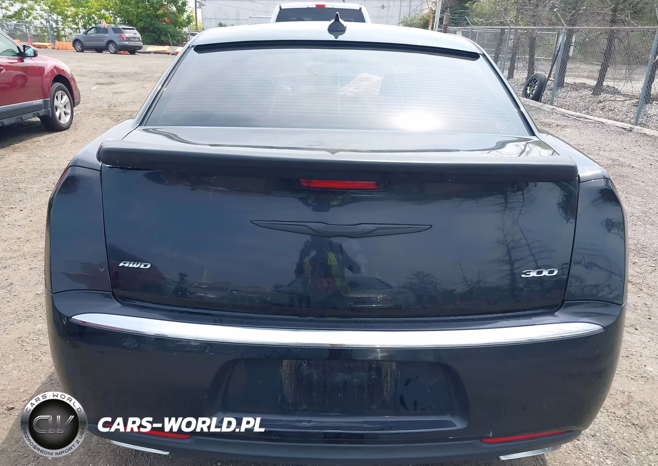 2015 Chrysler 300 Limited VIN:2C3CCARG5FH868370 - 16