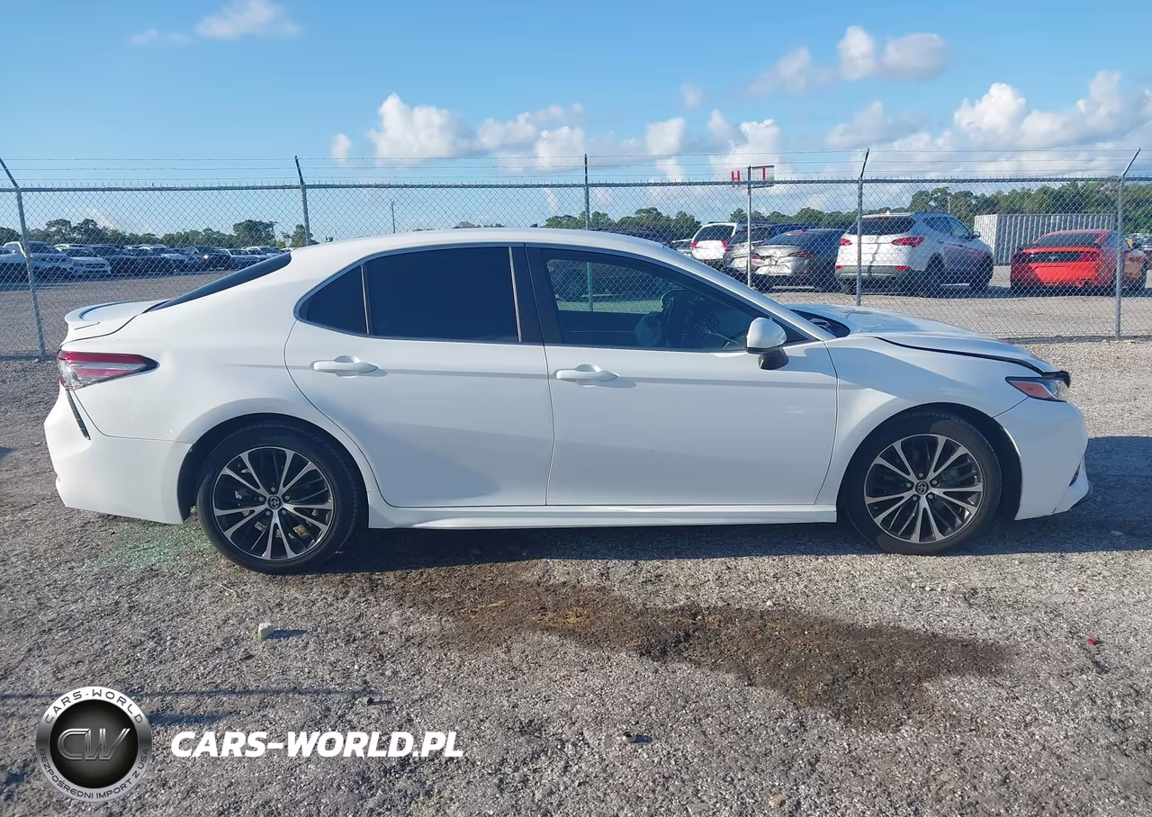 2018 Toyota Camry Se VIN:4T1B11HK4JU141726 - 13