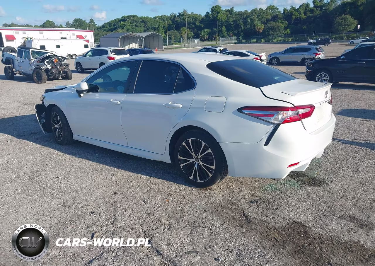 2018 Toyota Camry Se VIN:4T1B11HK4JU141726 - 3