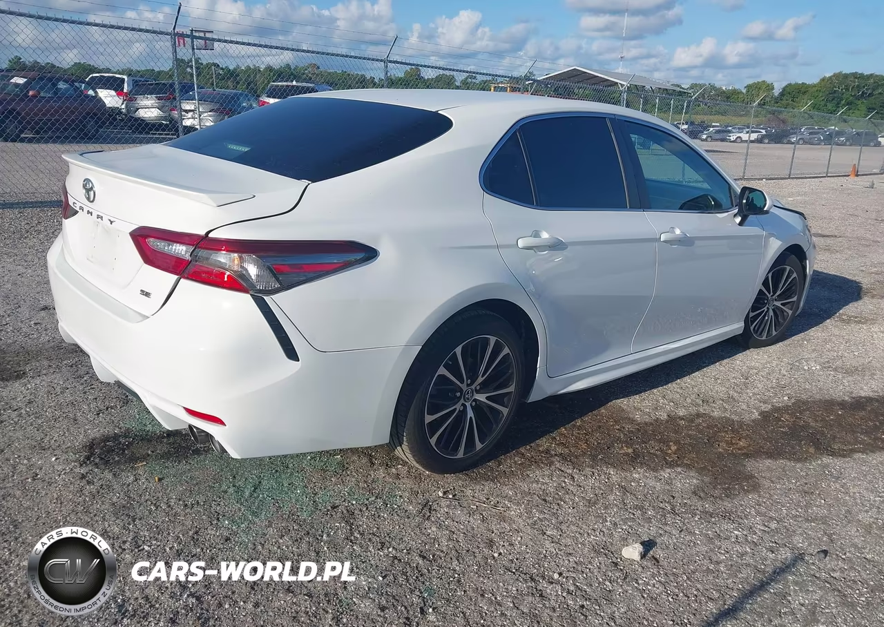 2018 Toyota Camry Se VIN:4T1B11HK4JU141726 - 4