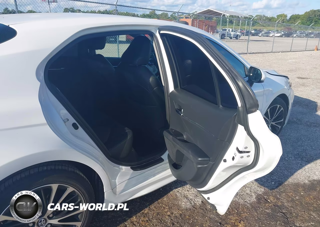 2018 Toyota Camry Se VIN:4T1B11HK4JU141726 - 8