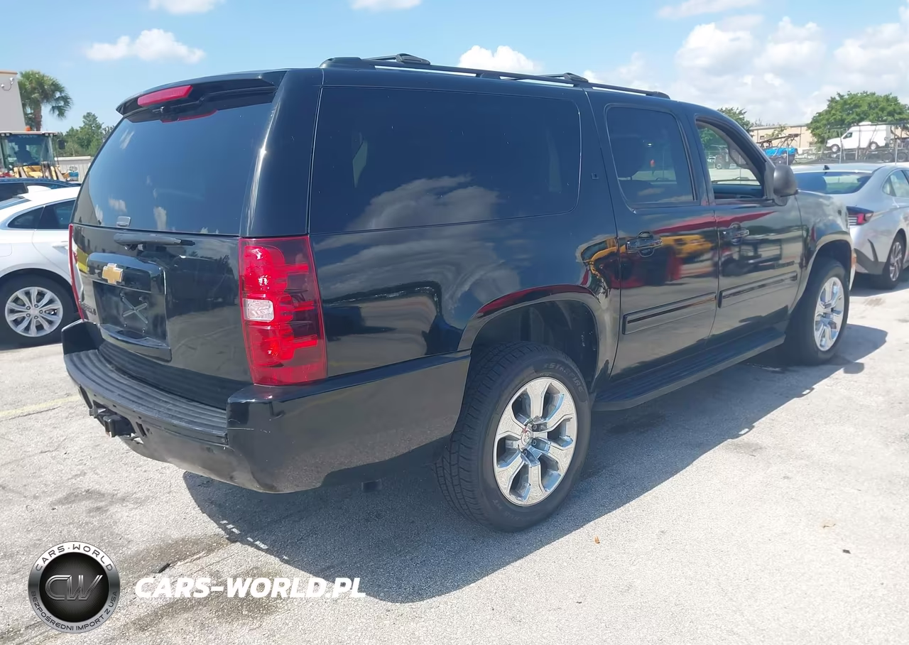 2013 Chevrolet Suburban 1500 Lt VIN:1GNSKJE79DR337080 - 4