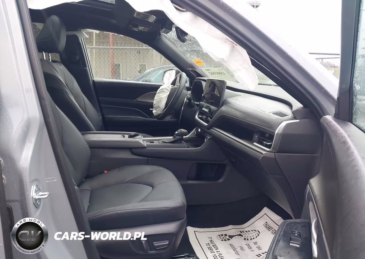 2026 Toyota Grand Highlander Hybrid Nightshade Edition VIN:5TDACAB5XTS099244 - 5