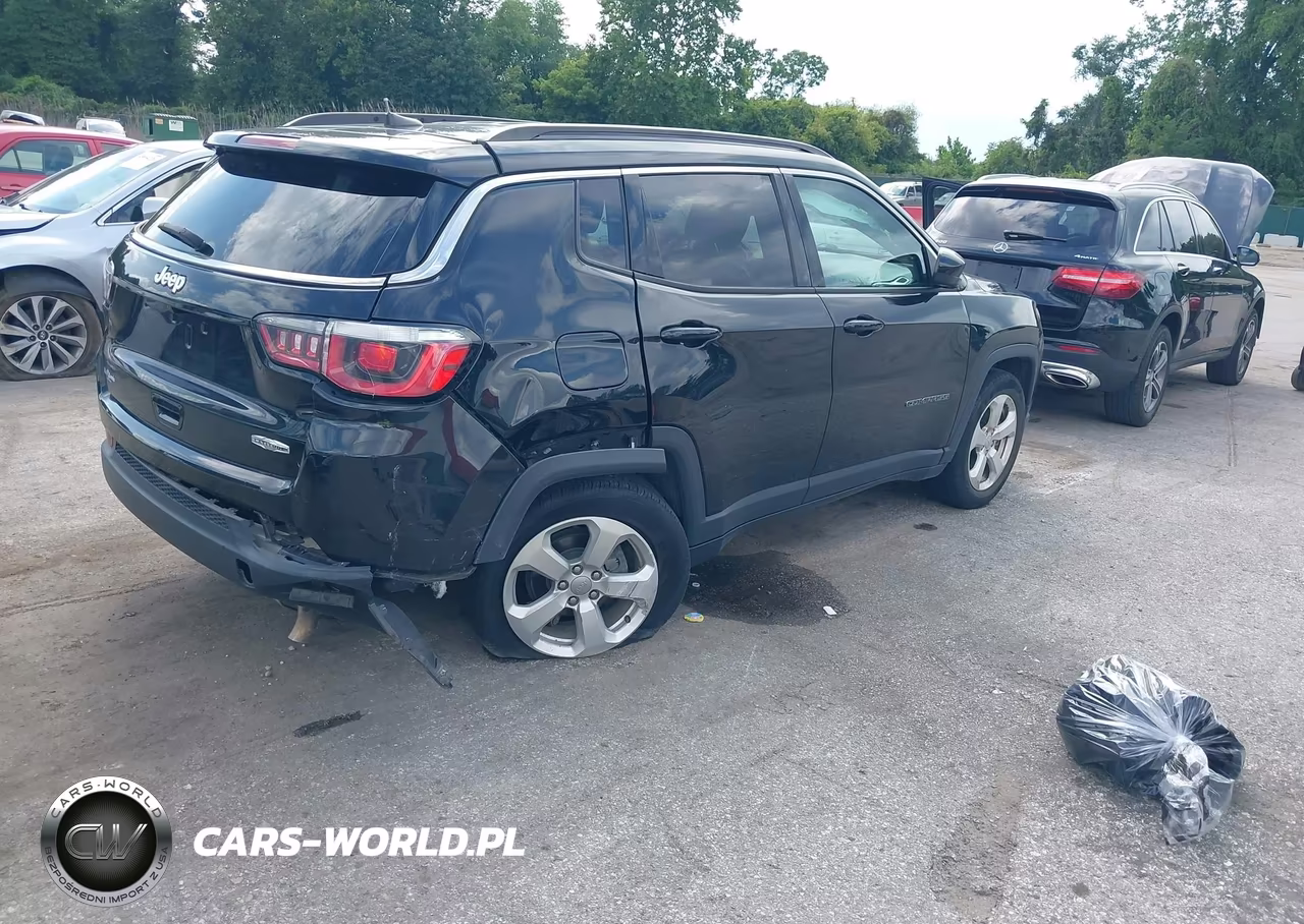 2019 Jeep Compass Latitude VIN:3C4NJCBB9KT652091 - 4