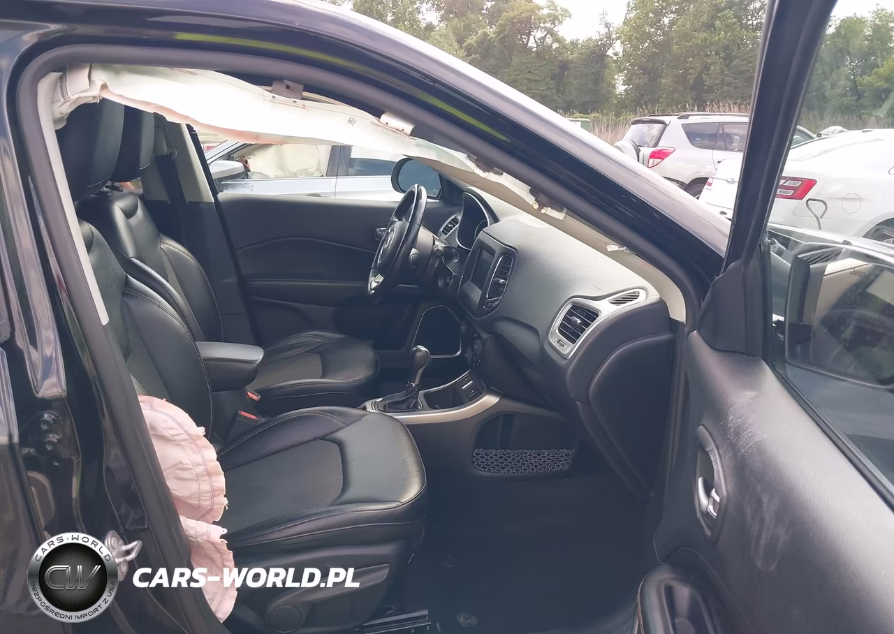 2019 Jeep Compass Latitude VIN:3C4NJCBB9KT652091 - 5