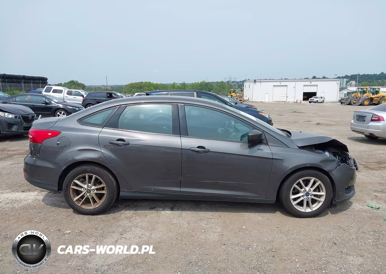 2018 Ford Focus Se VIN:1FADP3F22JL250210 - 13
