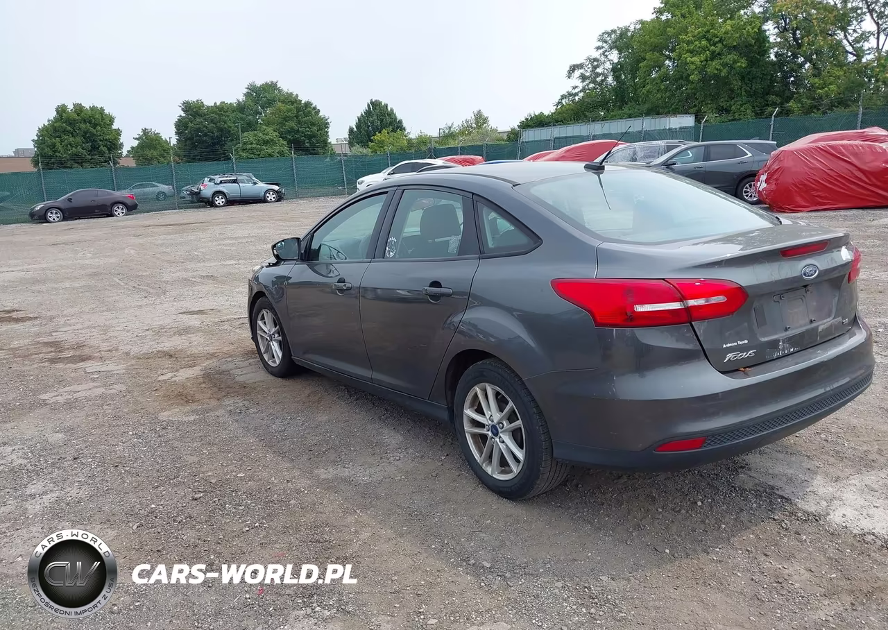 2018 Ford Focus Se VIN:1FADP3F22JL250210 - 3