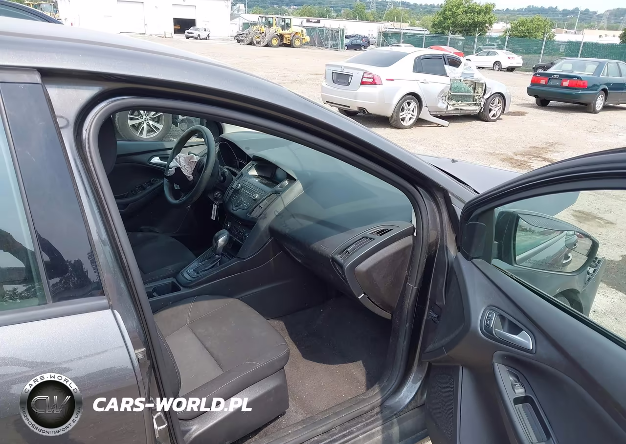 2018 Ford Focus Se VIN:1FADP3F22JL250210 - 5