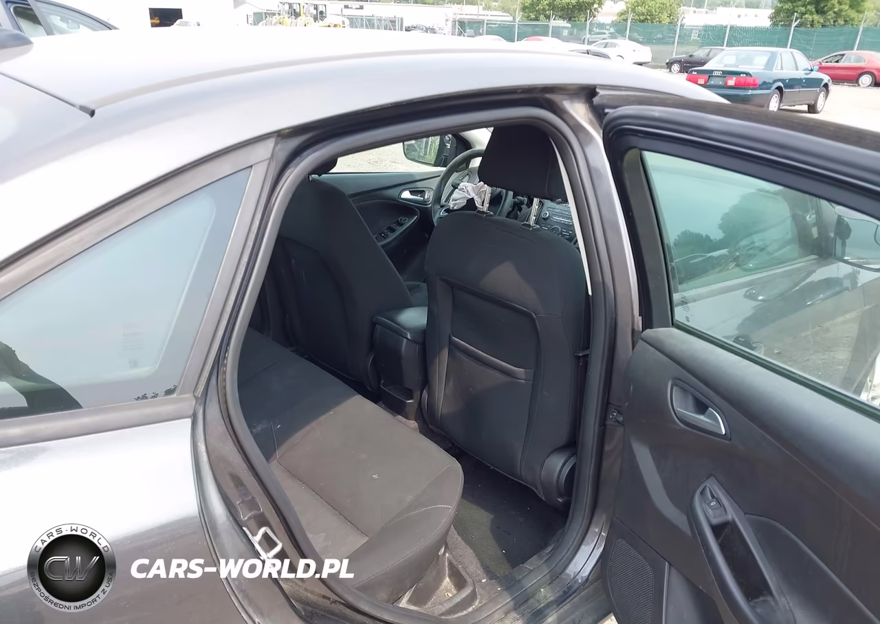 2018 Ford Focus Se VIN:1FADP3F22JL250210 - 8