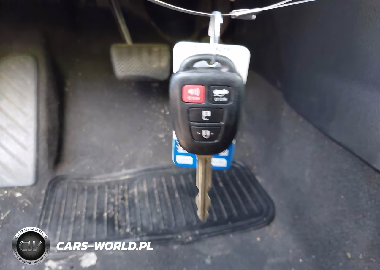 2018 Toyota Corolla Le VIN:2T1BURHE6JC988023 - 11