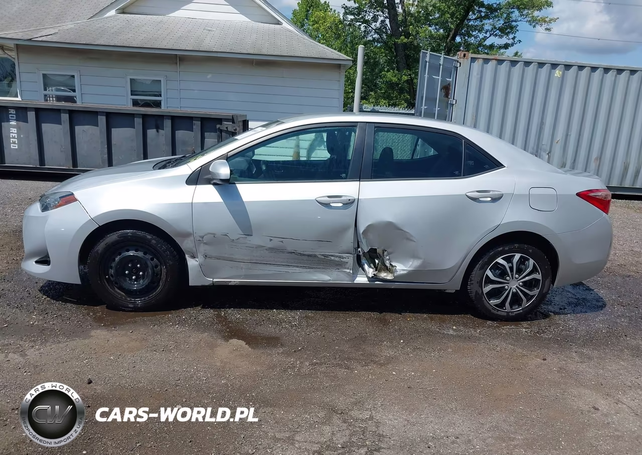 2018 Toyota Corolla Le VIN:2T1BURHE6JC988023 - 14