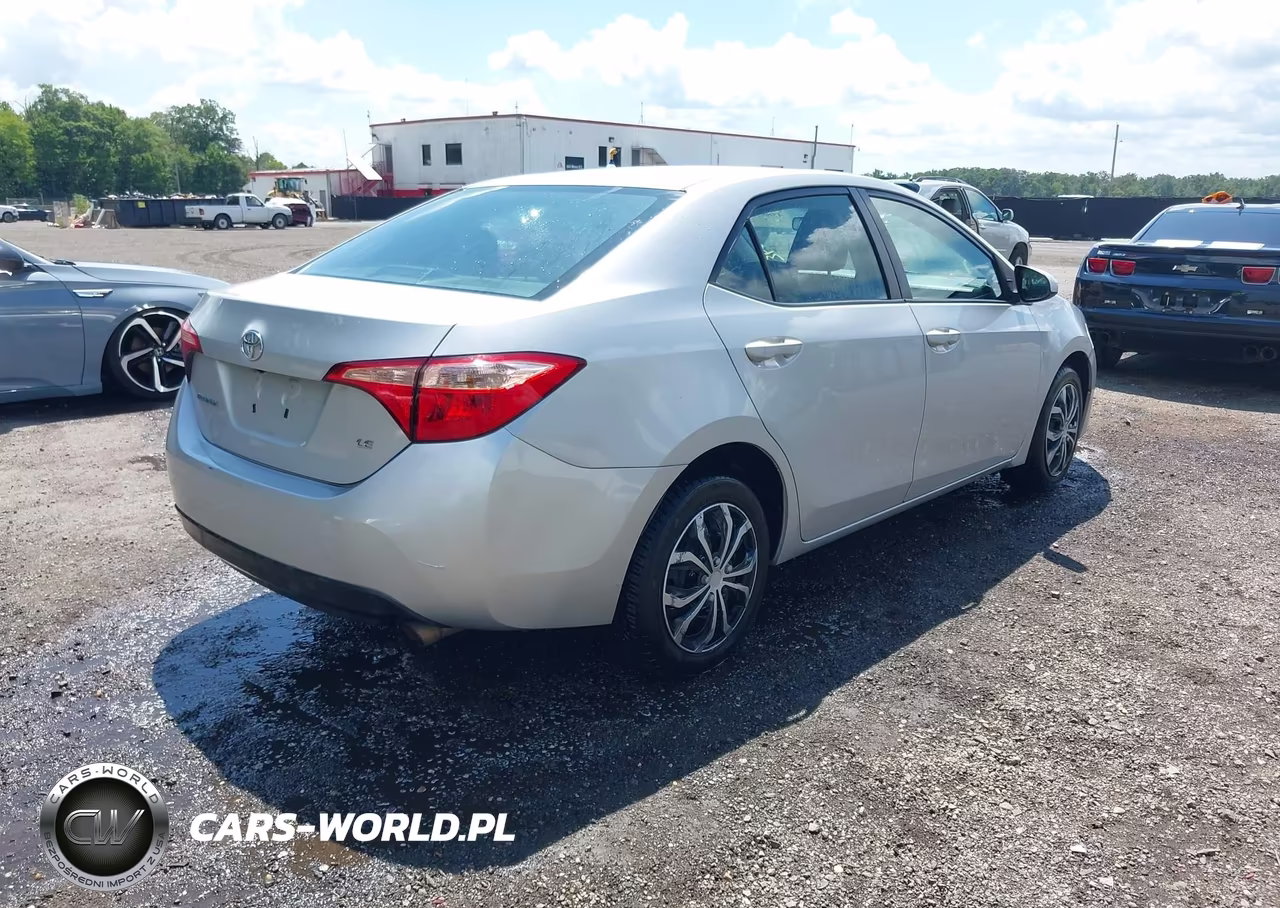 2018 Toyota Corolla Le VIN:2T1BURHE6JC988023 - 4