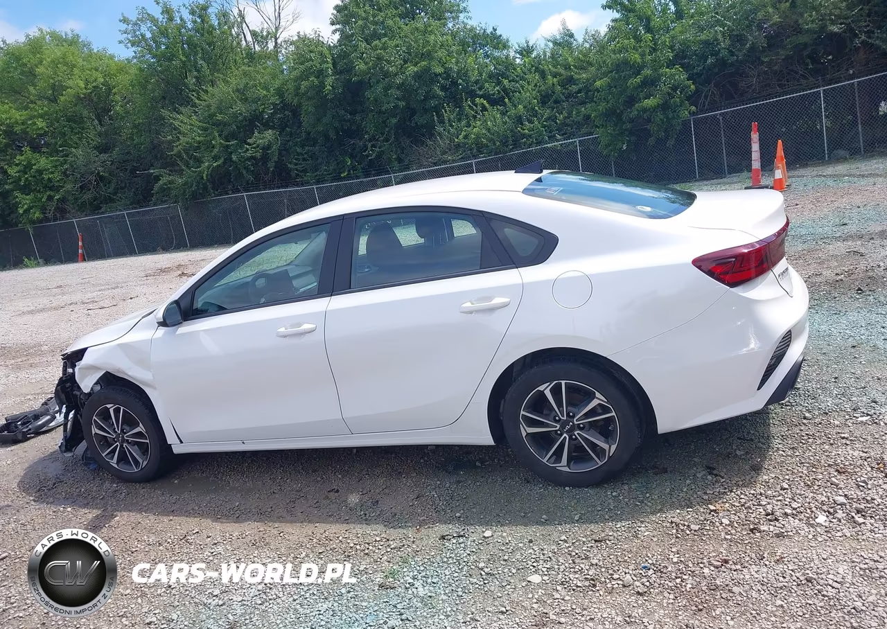 2023 Kia Forte Lxs VIN:3KPF24AD2PE685939 - 15