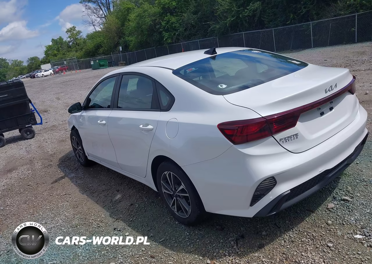 2023 Kia Forte Lxs VIN:3KPF24AD2PE685939 - 3
