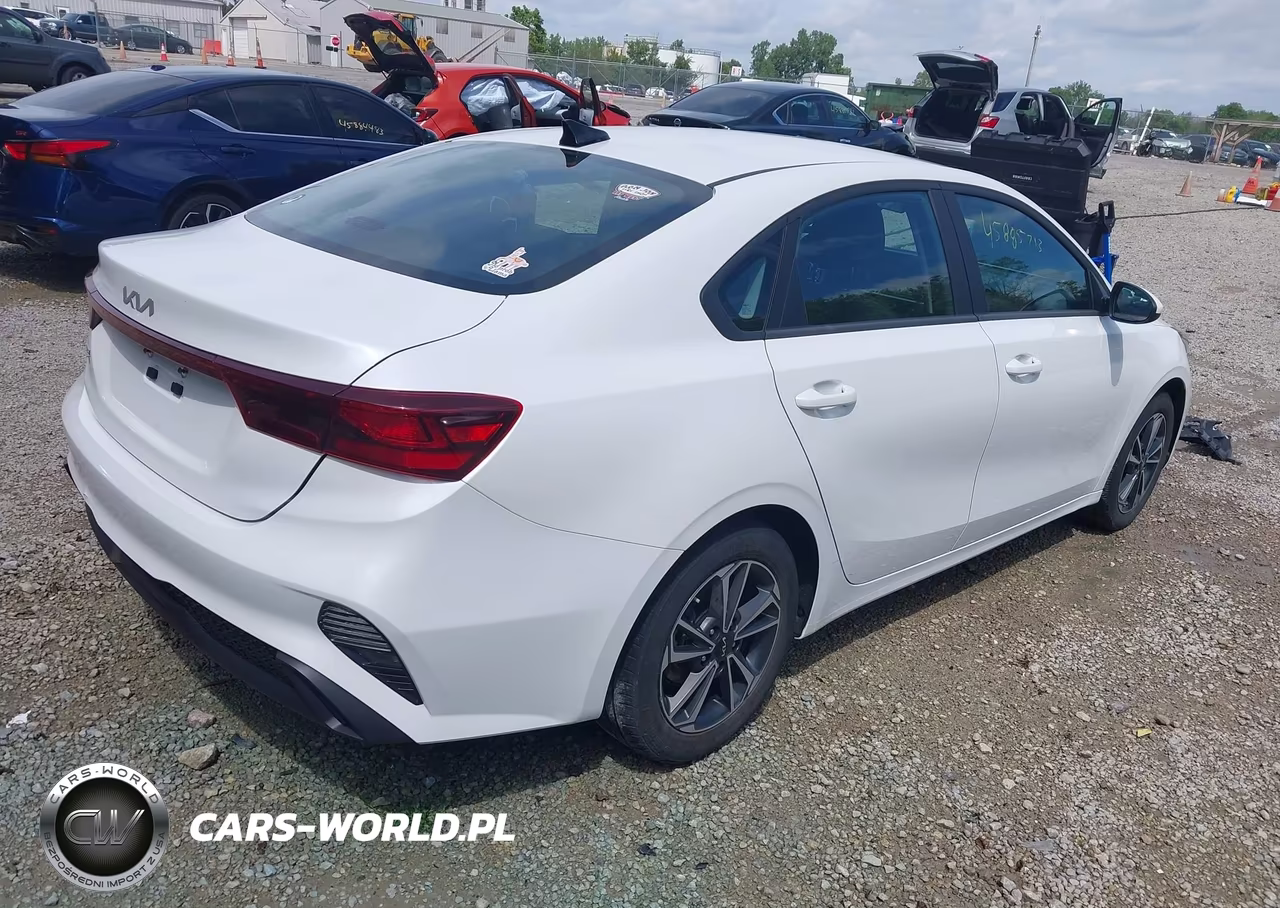 2023 Kia Forte Lxs VIN:3KPF24AD2PE685939 - 4