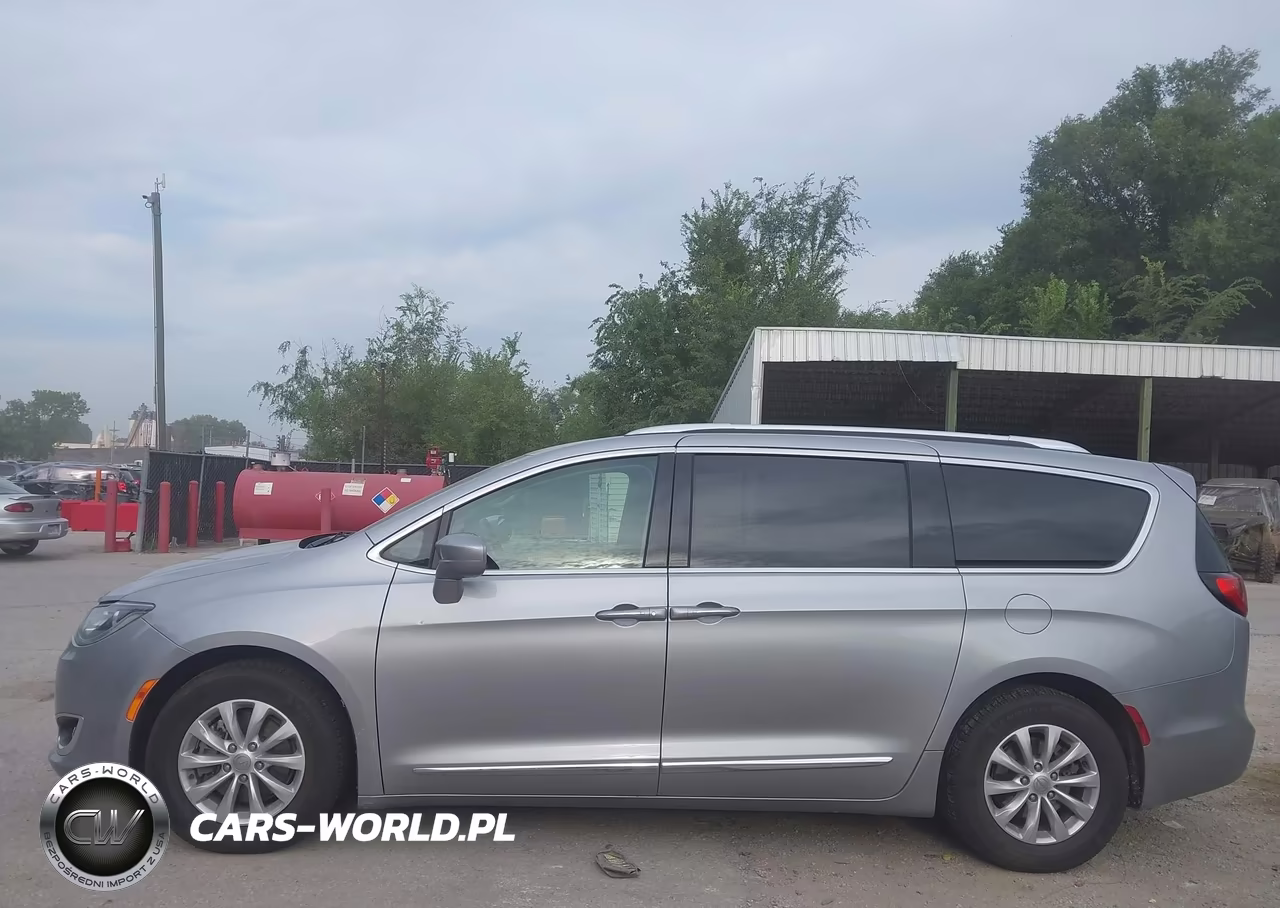 2018 Chrysler Pacifica Touring L VIN:2C4RC1BGXJR217190 - 14