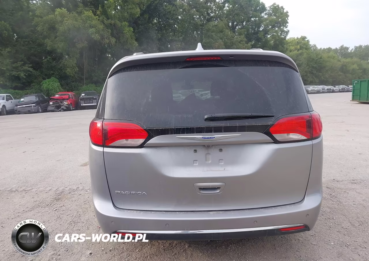 2018 Chrysler Pacifica Touring L VIN:2C4RC1BGXJR217190 - 16