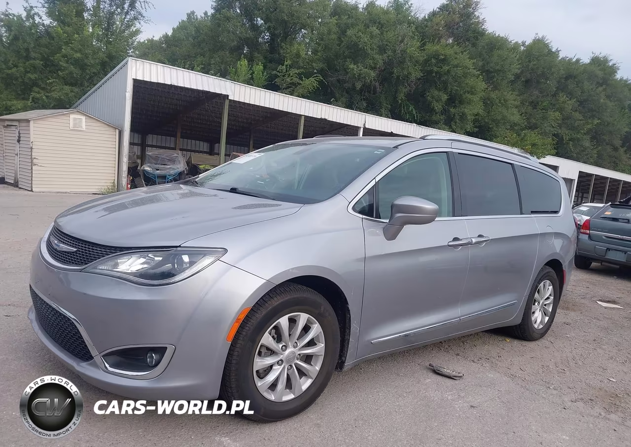 2018 Chrysler Pacifica Touring L VIN:2C4RC1BGXJR217190 - 2