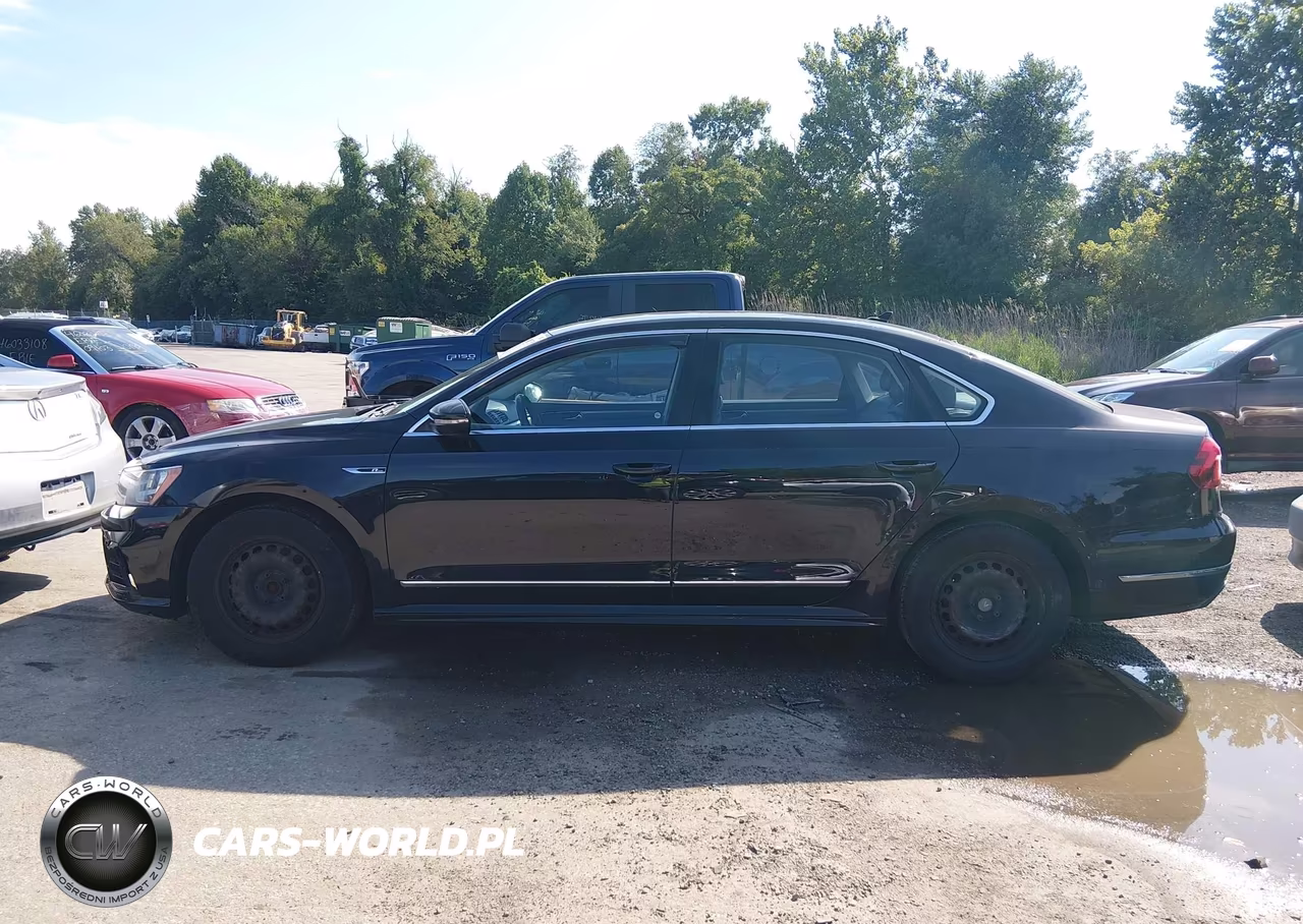 2017 Volkswagen Passat 1.8T R-Line VIN:1VWDT7A39HC045584 - 14