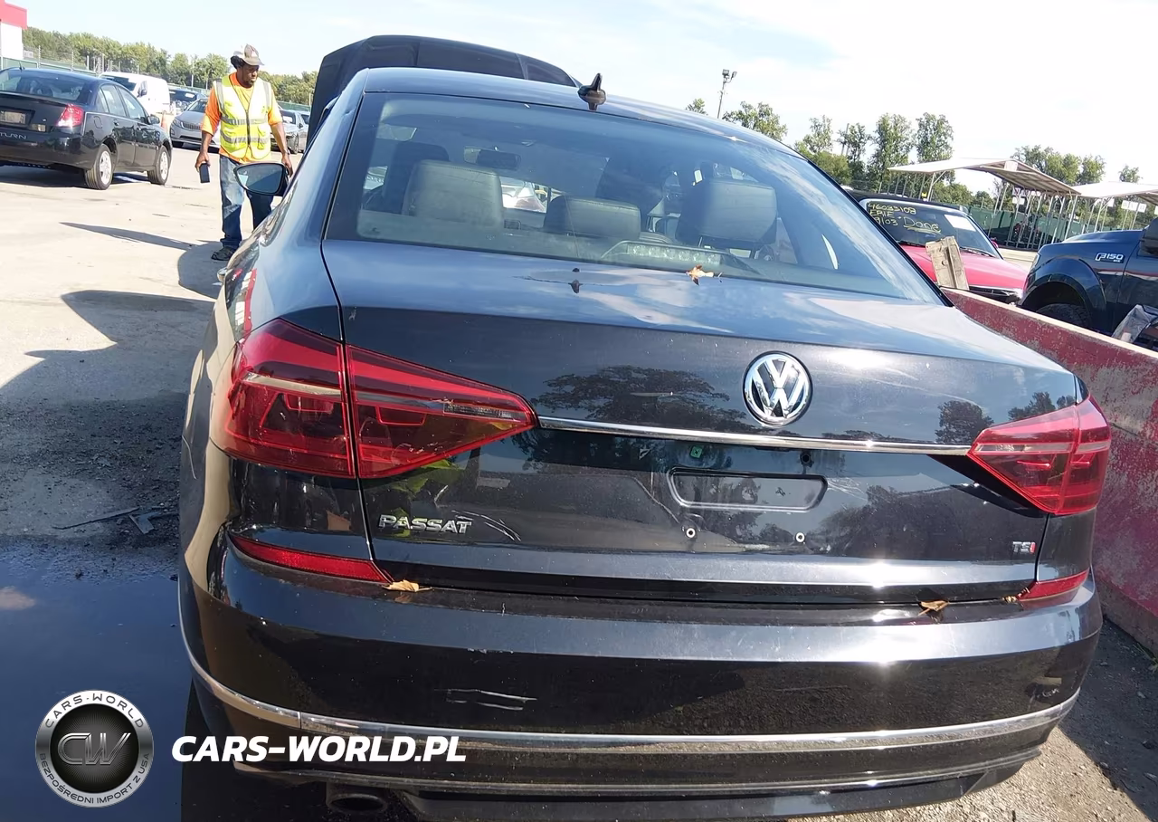 2017 Volkswagen Passat 1.8T R-Line VIN:1VWDT7A39HC045584 - 17