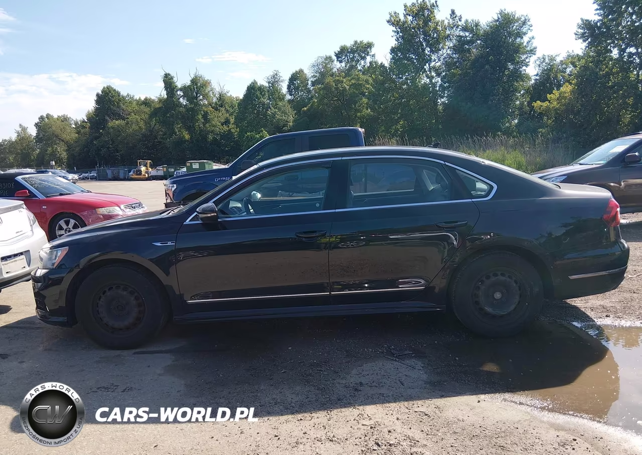 2017 Volkswagen Passat 1.8T R-Line VIN:1VWDT7A39HC045584 - 21