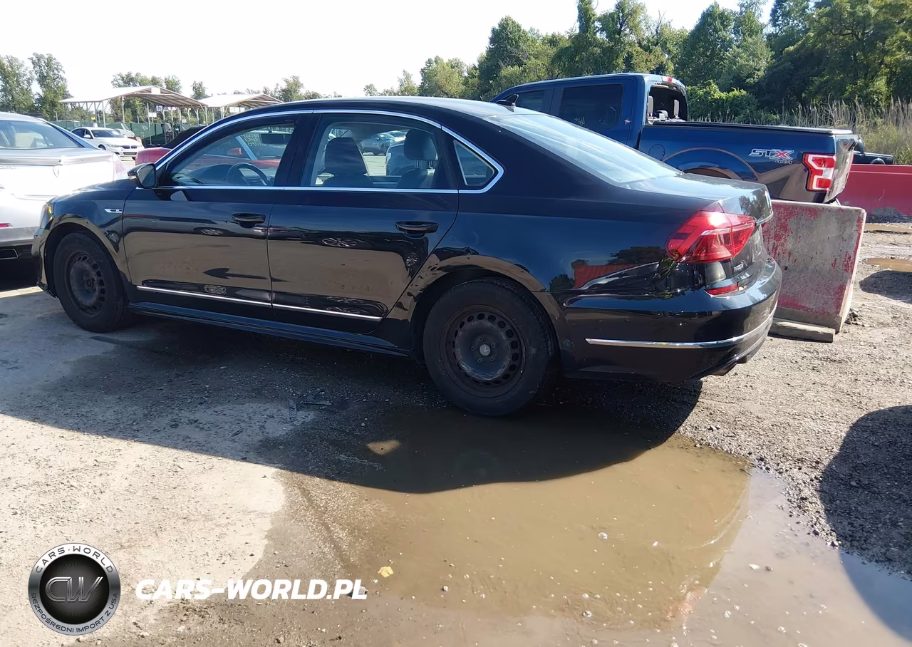 2017 Volkswagen Passat 1.8T R-Line VIN:1VWDT7A39HC045584 - 3