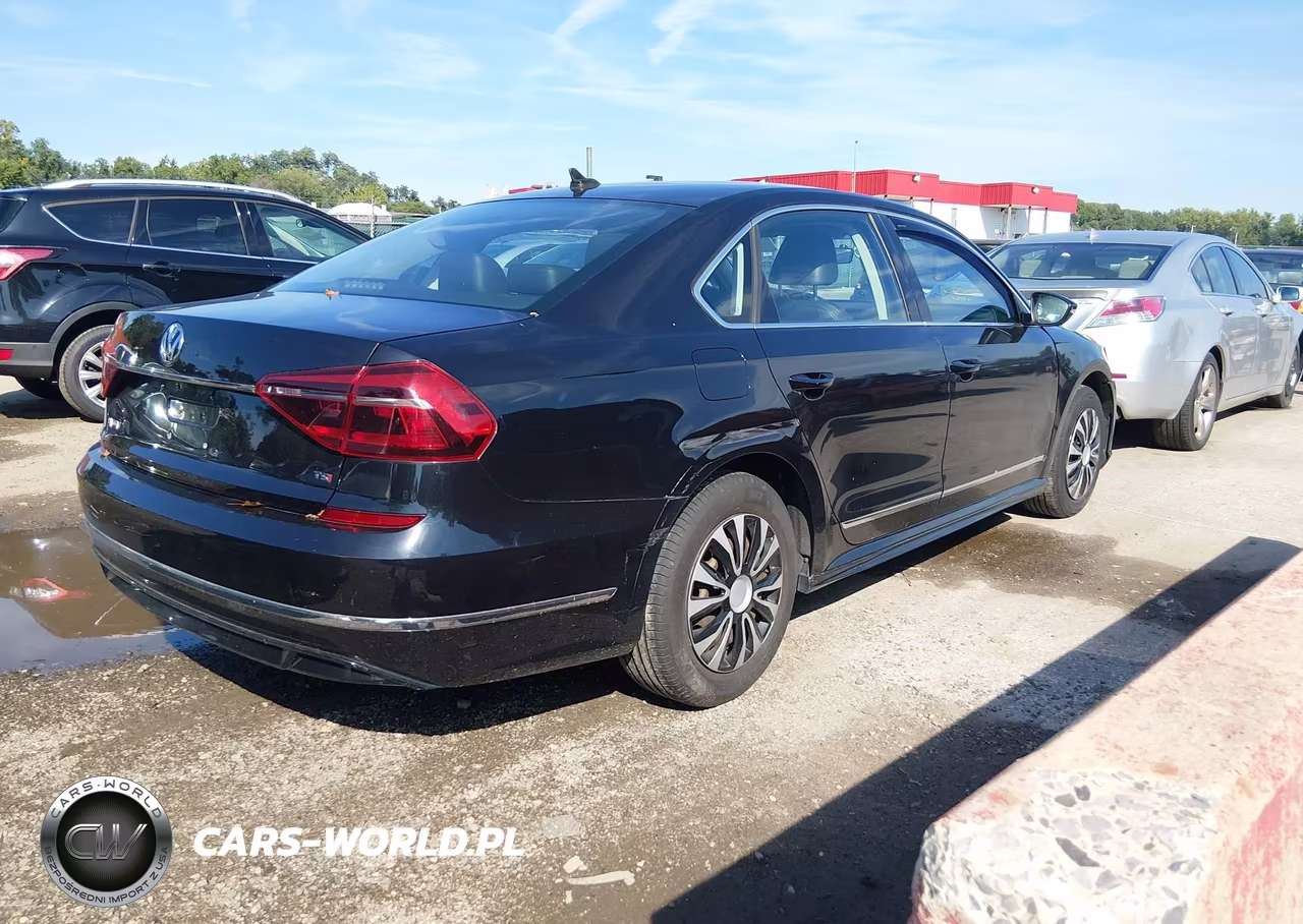 2017 Volkswagen Passat 1.8T R-Line VIN:1VWDT7A39HC045584 - 4