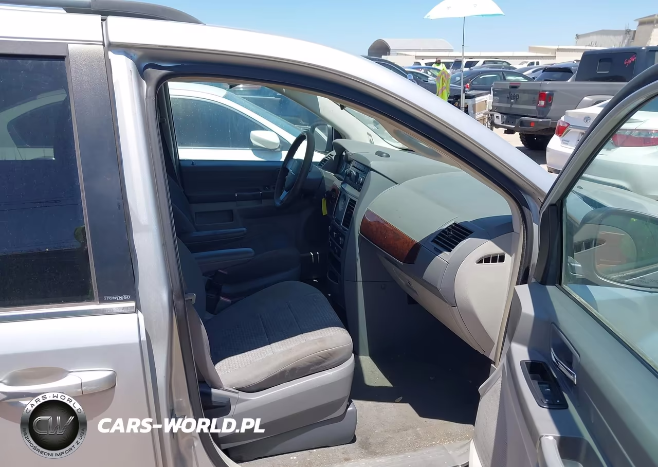 2010 Chrysler Town & Country Lx VIN:2A4RR4DE3AR169781 - 5
