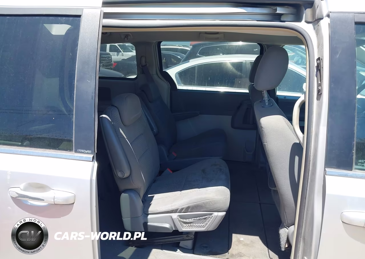 2010 Chrysler Town & Country Lx VIN:2A4RR4DE3AR169781 - 8
