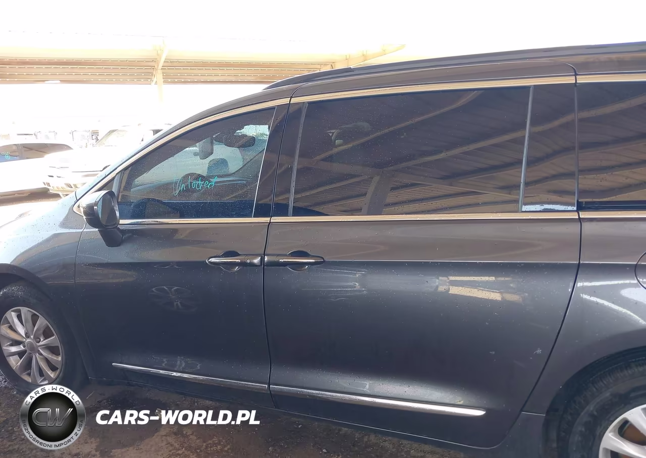 2017 Chrysler Pacifica Touring-L VIN:2C4RC1BG8HR505610 - 14