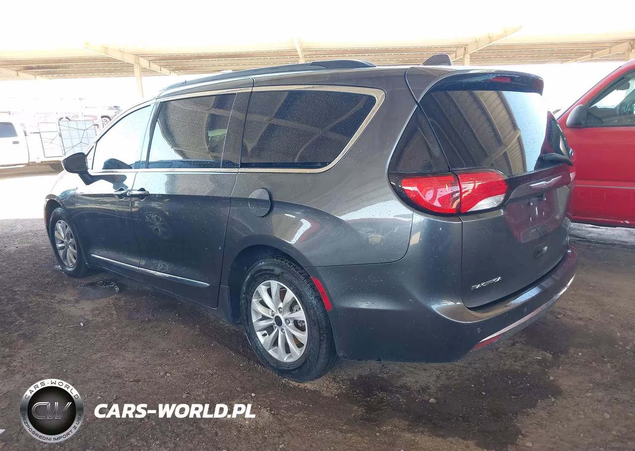 2017 Chrysler Pacifica Touring-L VIN:2C4RC1BG8HR505610 - 3