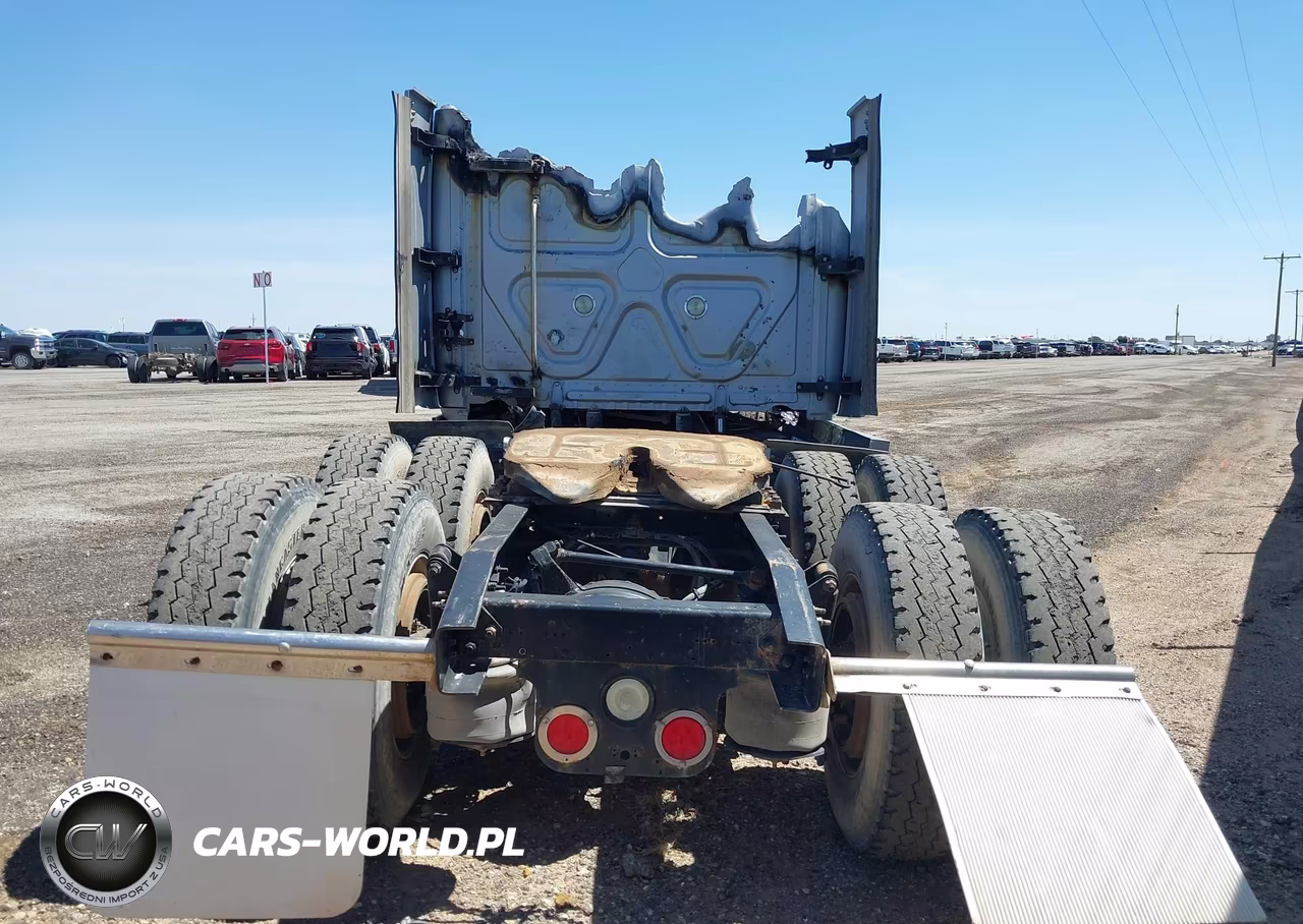 2014 Freightliner Cascadia 125 VIN:3AKJGLD58ESFK2825 - 8