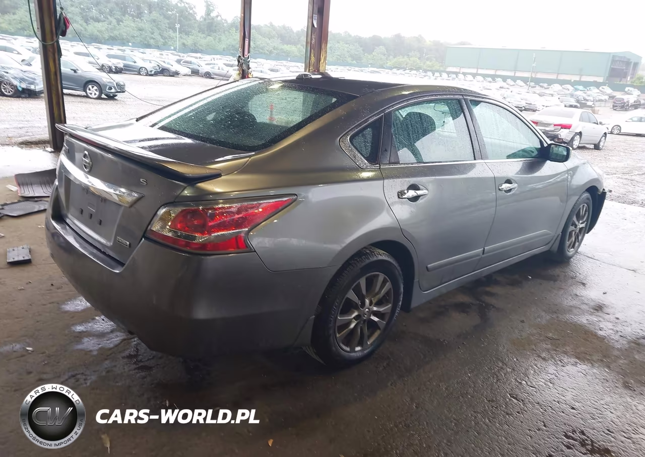 2015 Nissan Altima 2.5 S VIN:1N4AL3AP2FC570328 - 4