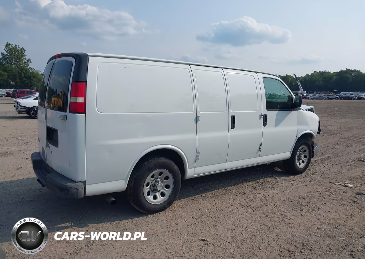 2009 Chevrolet Express Work Van VIN:1GCFG15X991122364 - 4