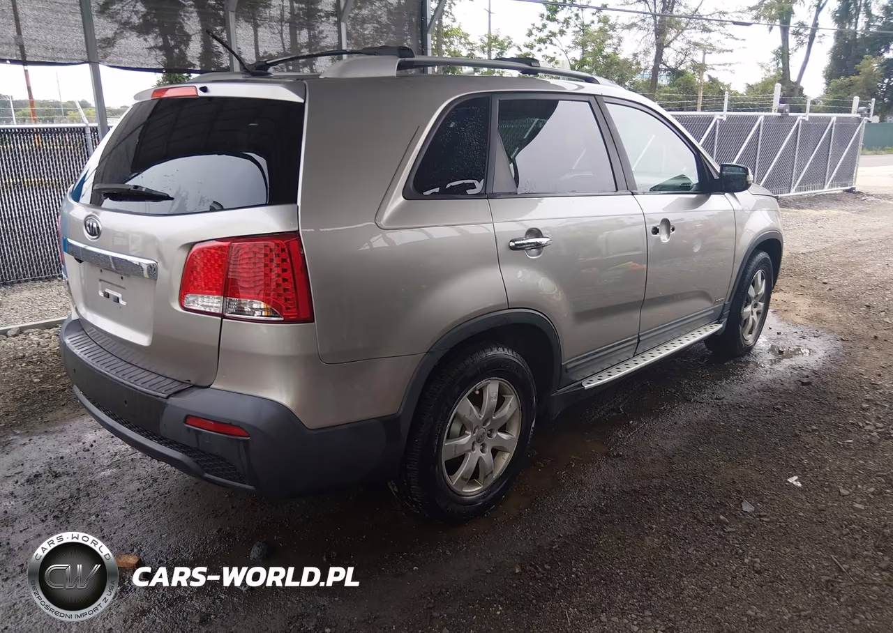 2013 Kia Sorento Lx V6 VIN:5XYKTDA22DG331153 - 4