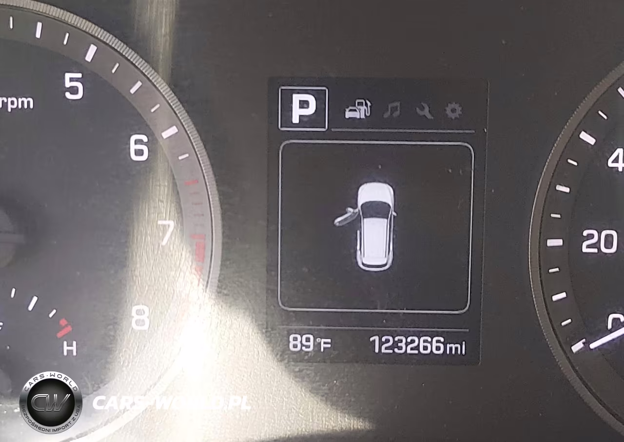 2018 Hyundai Tucson Sport VIN:KM8J33AL8JU706726 - 15