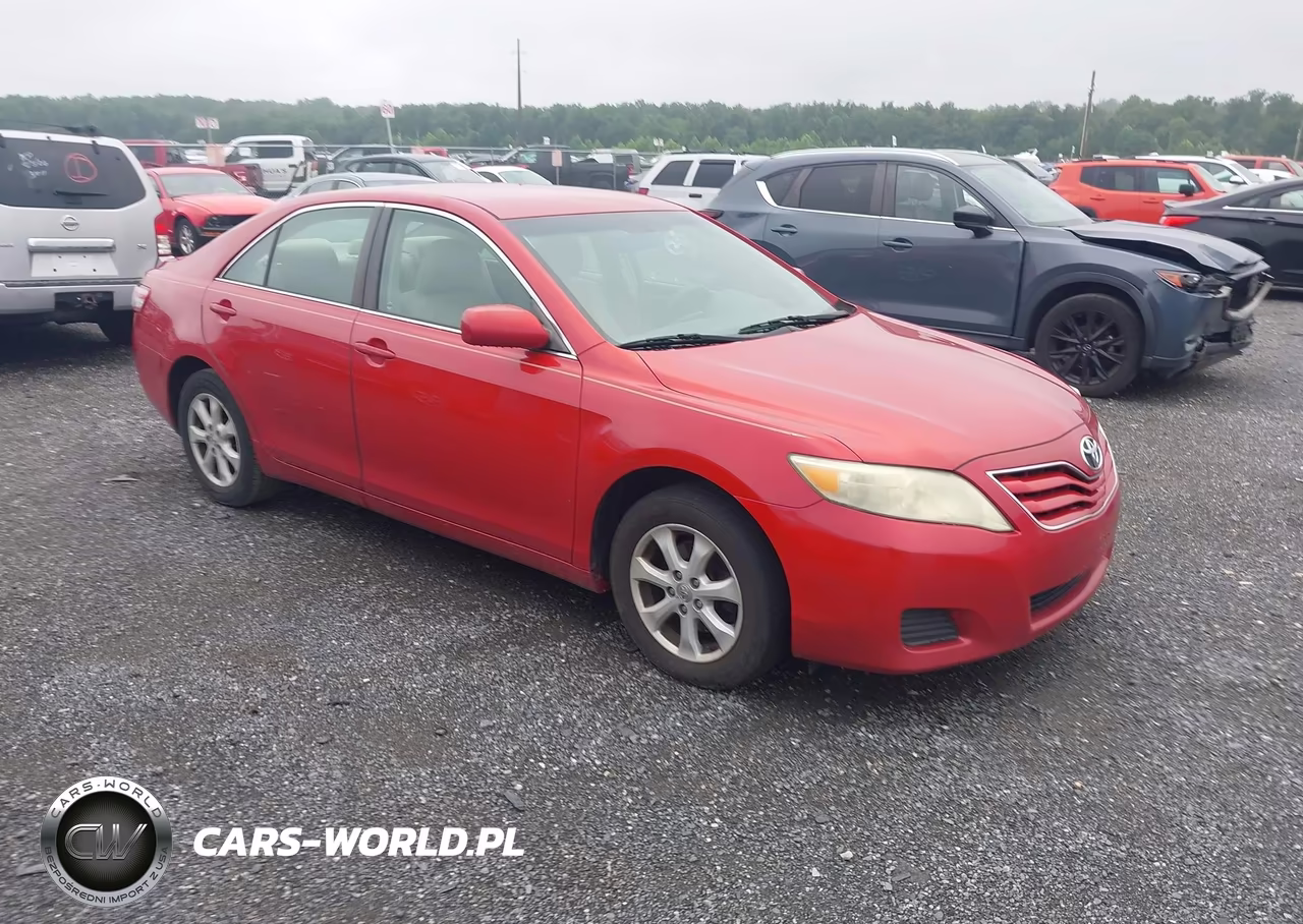 2010 Toyota Camry Le – zdjęcie 1 z 11