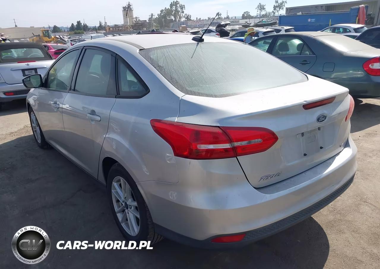 2018 Ford Focus Se VIN:1FADP3F21JL252675 - 3
