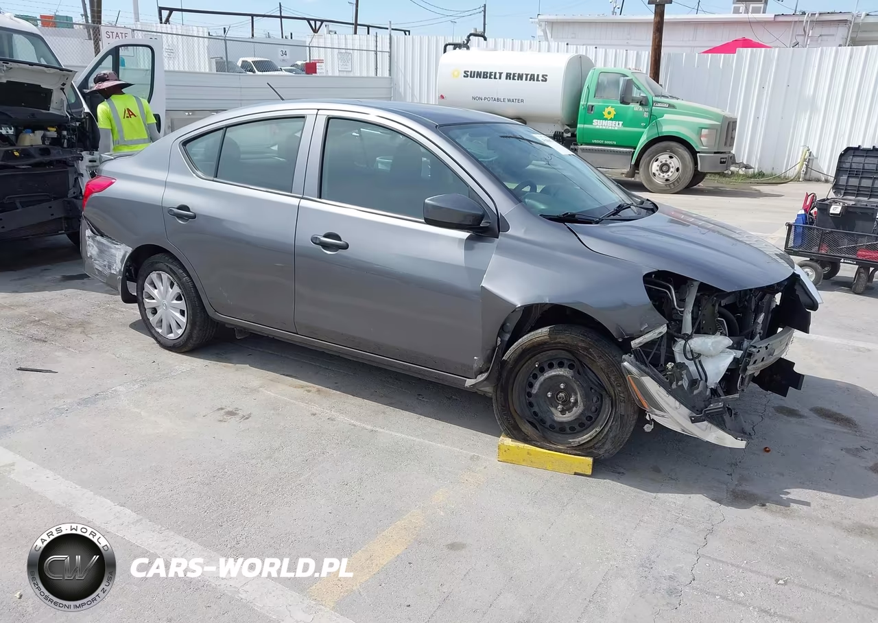 2016 Nissan Versa 1.6 S+