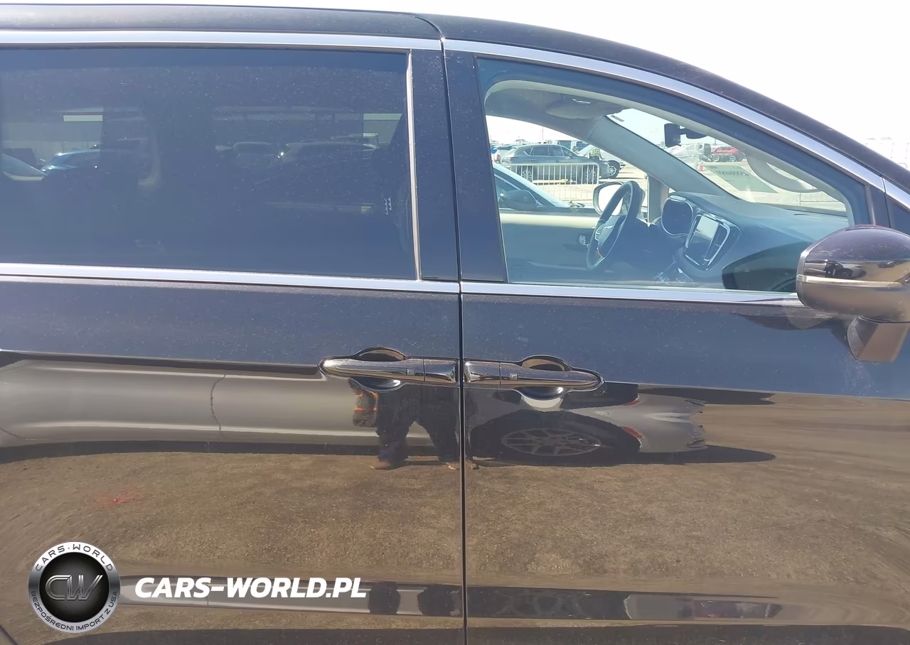 2023 Chrysler Pacifica Touring L VIN:2C4RC1BG3PR624776 - 13