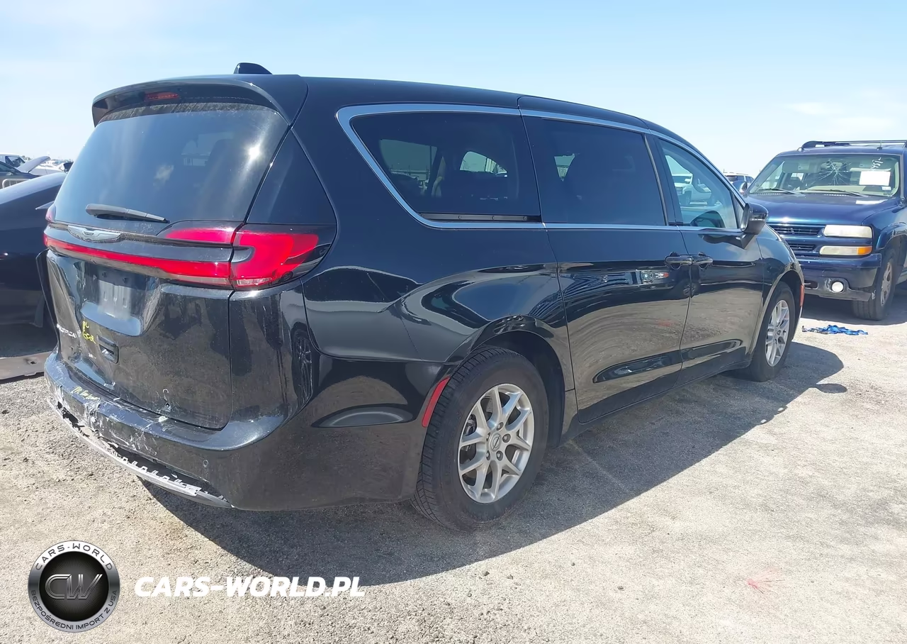 2023 Chrysler Pacifica Touring L VIN:2C4RC1BG3PR624776 - 4